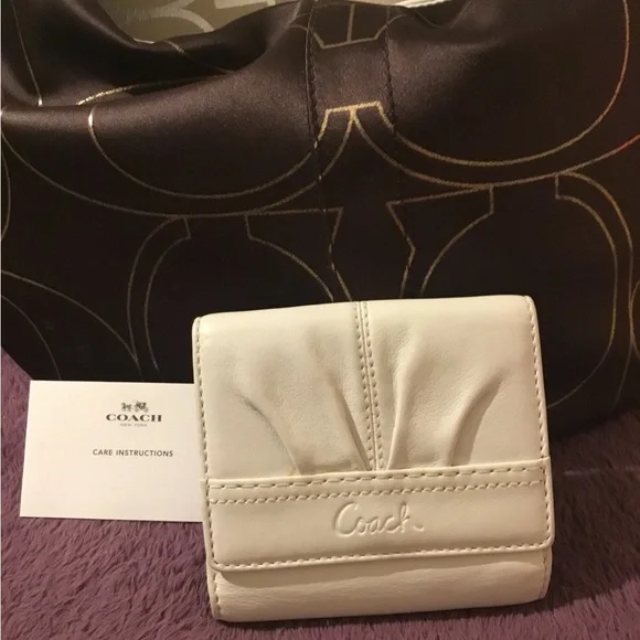 Vintage EUC White Leather Soho Pleated Leather Coach Bifold Wallet - Picture 4 of 16